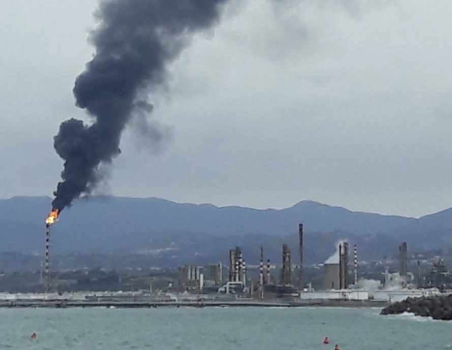 Fumata Nera Alla Raffineria Di Milazzo In Blocco Un Impianto Oggi